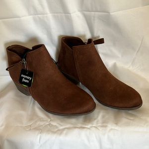 Arizona Booties size 8W